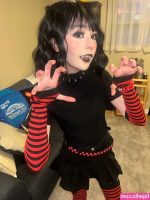 Sammynoodlesoup - Your new maid likes to fuck herself on your bed when you're not
