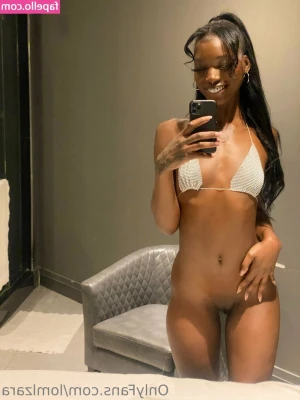 LomlZara - Who else takes naked selfies in their mirrors?