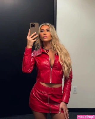 Lexy Nair [ lexy-nair ] - Would you go on a date with Makima?