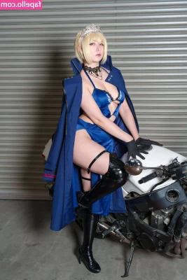 kuronomori - That little jiggle   who wants a turn