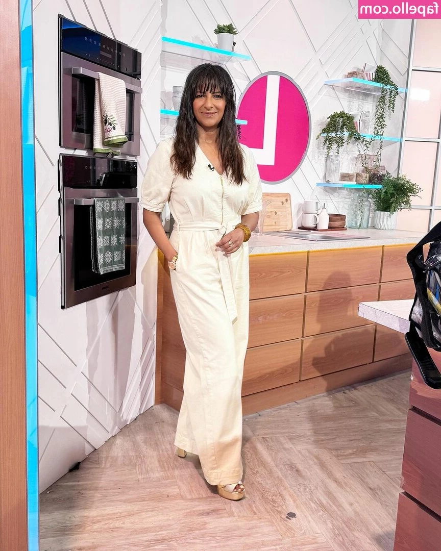 Ranvir Singh [ ranvir-singh ] - Make sure to smash this like button so I can post pic with my legs