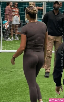 Aryna Sabalenka [ aryna-sabalenka ] - I know y’all ready for a new drop 🙌🏽 I love showing off for