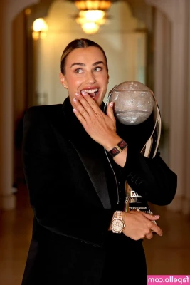 Aryna Sabalenka [ aryna-sabalenka ] - Así trabaja la secretaria no?