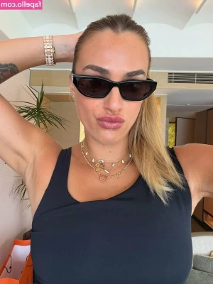 Aryna Sabalenka [ aryna-sabalenka ] - say good morning to my pussy after i squirted all over my table 😉