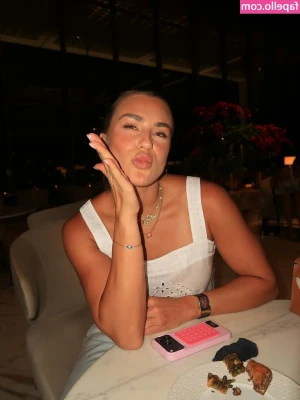 Aryna Sabalenka [ aryna-sabalenka ] - do you like girls that do yoga? i’d get so flexible that you can