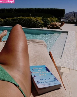 Aryna Sabalenka [ aryna-sabalenka ] - To be a small tiny man and my foot to be over you squeezing you on