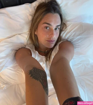 Aryna Sabalenka [ aryna-sabalenka ] - Um.. can i be ur e-girl gf? uwu