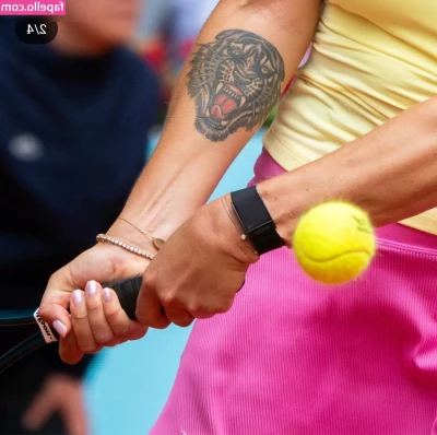Aryna Sabalenka [ aryna-sabalenka ] - A little something to keep you going 😏😘