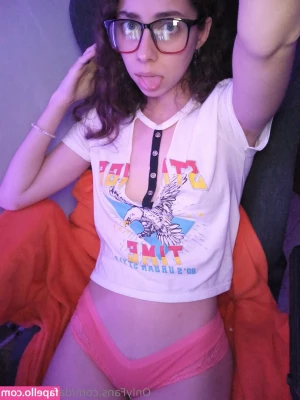darlingxxx69 [ darlingxxx69-1 ] - New and sexy outfit posing on the bed