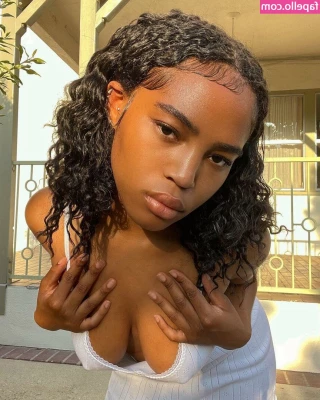 Quenlin Blackwell [ quenlin-blackwell ] - 