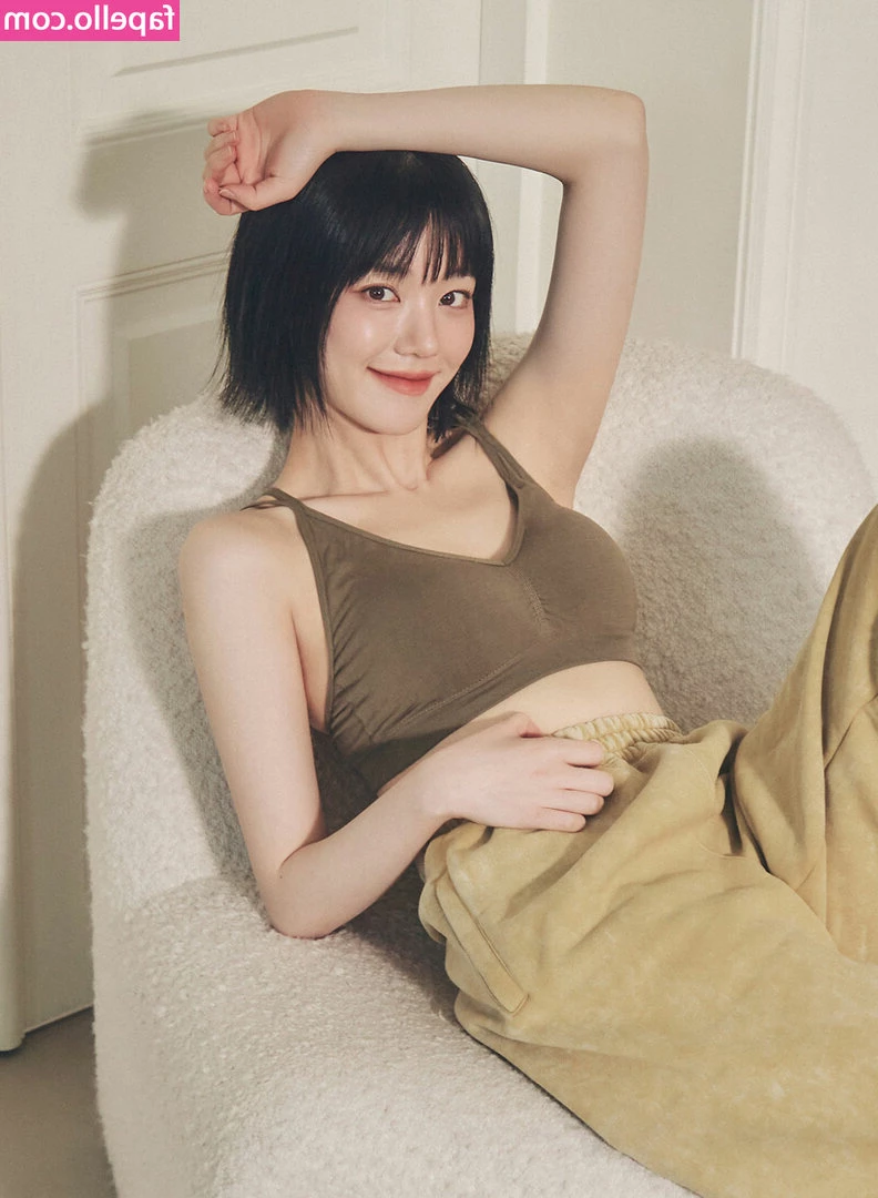 Korean Celebrities [ korean-celebrities ] - Finally got to try on my new outfits let me know what u think