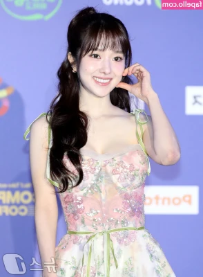 Korean Celebrities [ korean-celebrities ] - Can I strip these off for you? 🤭