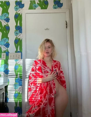 Hannah Joy Davis [ hannah-joy-davis-2 ] - Happy Tuesday