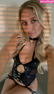 C9OEA - She s a 10 but she posts too many bikini pics