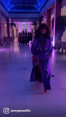 Jenny Powell [ jenny-powell ] - Las piernas son uno de mis mejores atributos   Siempre recta y regia