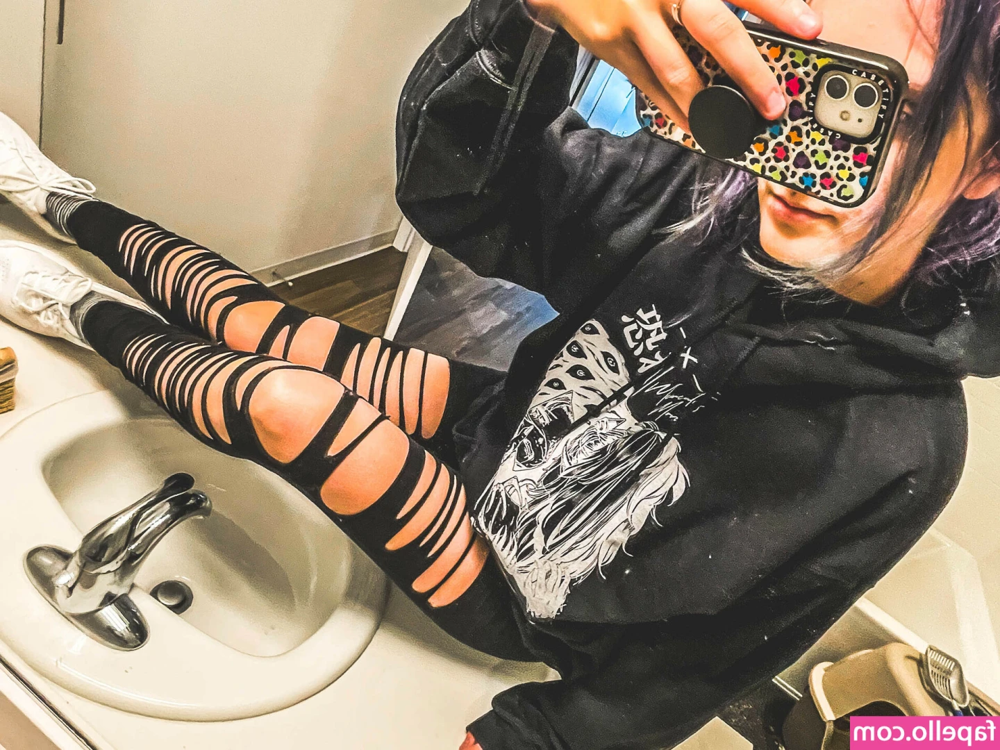 Flexuh - Happy sweaty Monday!!! Gotta get this booty into shape! Come help me