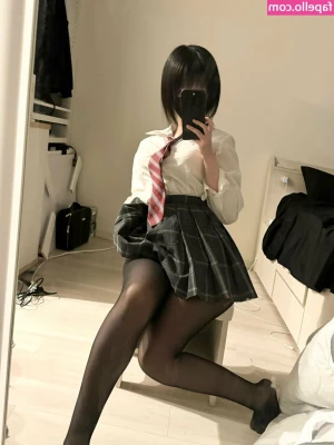 Jil Gerwe [ jil-gerwe ] - Currently working on making gifs for allllll my old content!! What do