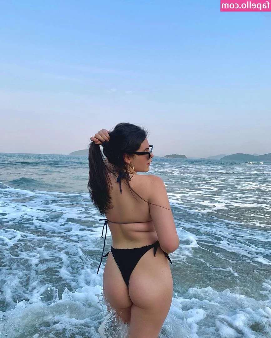 Christina Cleon [ christina-cleon ] - Which do you prefer