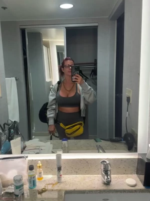alexisfawx [ alexisfawx-1 ] - Ask me about the deals I have going on right now 💋