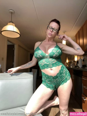 alexisfawx [ alexisfawx-1 ] - I'm not sure this photo will get many reactions in the form of likes,