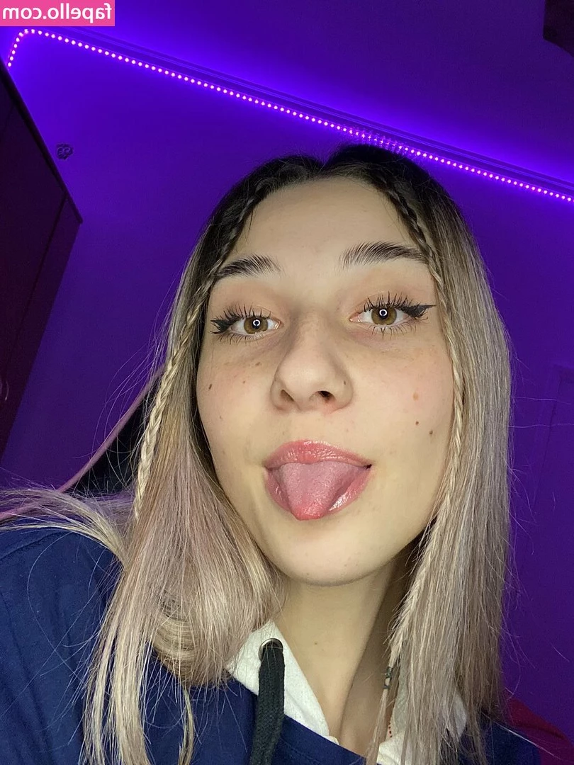 Yami Sanchez [ yami-sanchez ] - Big, bouncy titties 😈😛