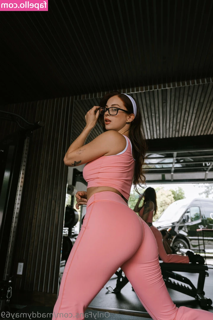 maddymay69 [ maddymay69-2 ] - Come with me tonight   and take these socks off me before the aliens