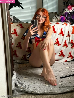 mari.m0nster [ mari-m0nster ] - To keep the ginger bush or not hmmmm 🤔 my pussy does look extra