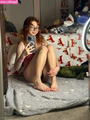 mari.m0nster [ mari-m0nster ] - Playing with a stranger but a real person having virtual reality sex