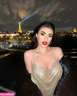 Lucrezia De Lellis [ lucrezia-de-lellis ] - @cosmicstarlight taught me how to give a footjob 😌💘