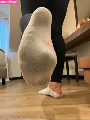 thegoddesslolaa - suck here