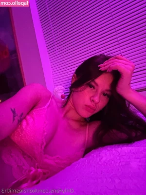 kenziesmith3 - Watch my smooth asshole  do you prefer smooth or hairy  Usually Im