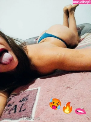luamoret - come shower with miss long-legs?😇 .. also, don't forget:  👉🏻