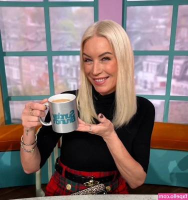 Denise Van Outen [ denise-van-outen ] - whatcha staring at? 😏💗💙✨