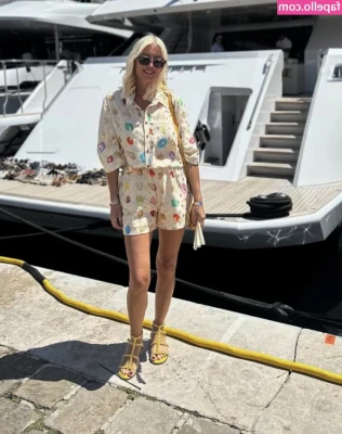 Denise Van Outen [ denise-van-outen ] - Going live in about 20 minutes 💕