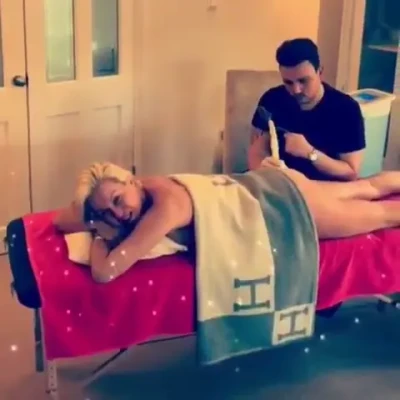  [ denise-van-outen ] - Sometimes butt crush clips don't go as planned🤣