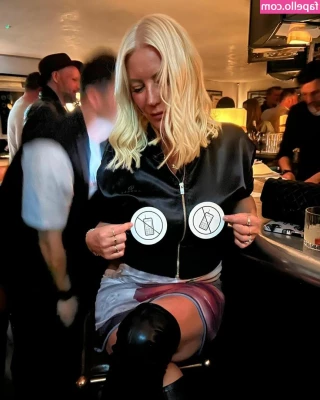 Denise Van Outen [ denise-van-outen ] - Do you like the view