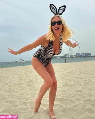 Denise Van Outen [ denise-van-outen ] - Feliz navidad mis cherrybabys   gracias por tanto apoyo les mando un