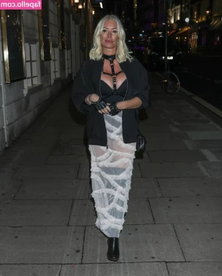 Denise Van Outen [ denise-van-outen ] - giving hard with huge cock