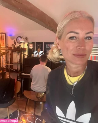 Denise Van Outen [ denise-van-outen ] - I started playing wild rift as of  Yesterday haha  add me    My part 1