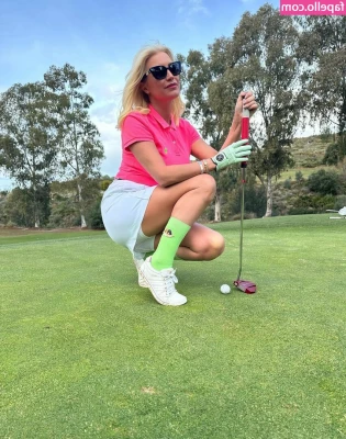 Denise Van Outen [ denise-van-outen ] - Legs open exposing the red undies and naughty bottom