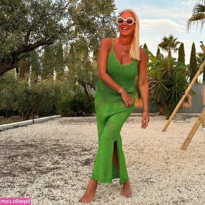 Denise Van Outen [ denise-van-outen ] - SMOKE AND CUM WITH ME I love making these because when I smoke I can