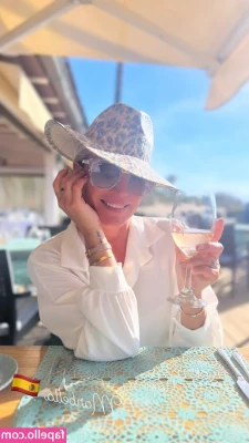 Denise Van Outen [ denise-van-outen ] - Meu corno manso sempre pegando meus melhores ângulos  My gentle