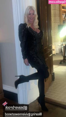 Denise Van Outen [ denise-van-outen ] - Who wants to see a Collab between me and this hottie