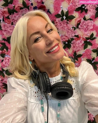 Denise Van Outen [ denise-van-outen ] - it s party time
