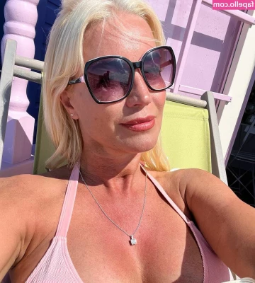 Denise Van Outen [ denise-van-outen ] - how can I make your day hotter