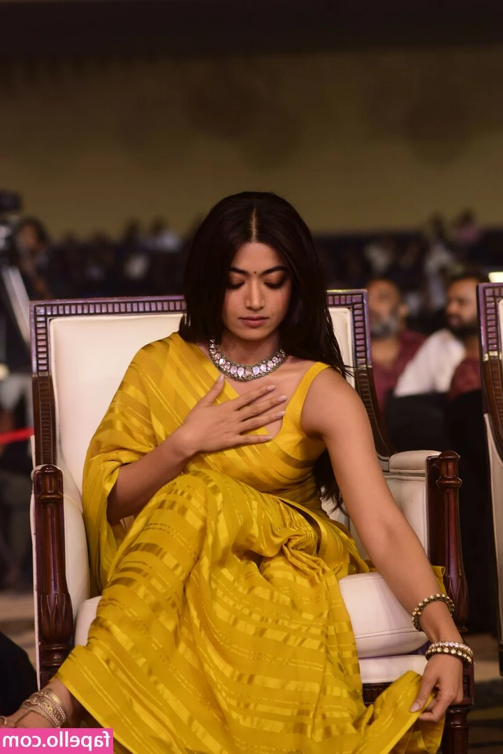Rashmika Mandanna [ rashmika-mandanna ] - Something about back shots that makes my snow melt 🤤🤤