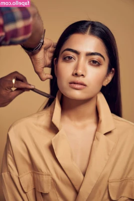 Rashmika Mandanna [ rashmika-mandanna ] - Shaking my ever growing mommy booty😜🤰