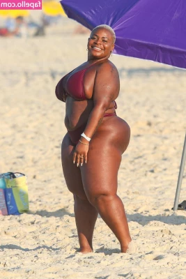 Jojo Todynho [ jojo-todynho ] - olha que novinha   quase nada de tattoos  rs quer essa foto sem tarja