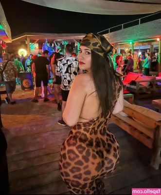 thereal.giana [ thereal-giana ] - Do you want to take a shower with me? 🚿 🧼