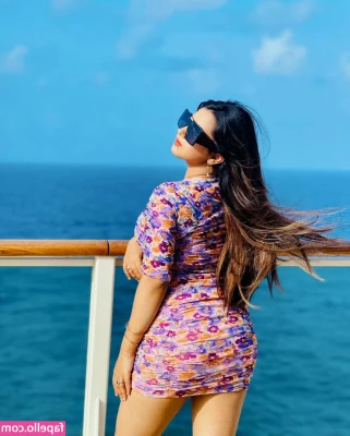 Roshni Walia [ roshni-walia ] - Good afternoon! It’s tea time... 😉 😏 🤤 🤤